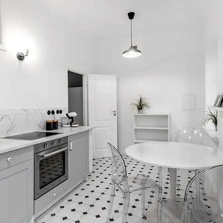 - Great Location- Stays-mostowa