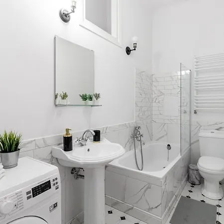 Apartment - Great Location- Stays-mostowa Warsaw